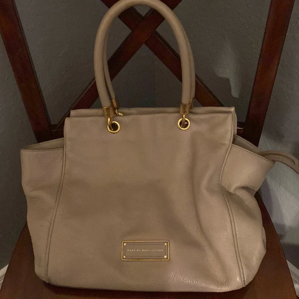 Handbag - Picture 2 of 3